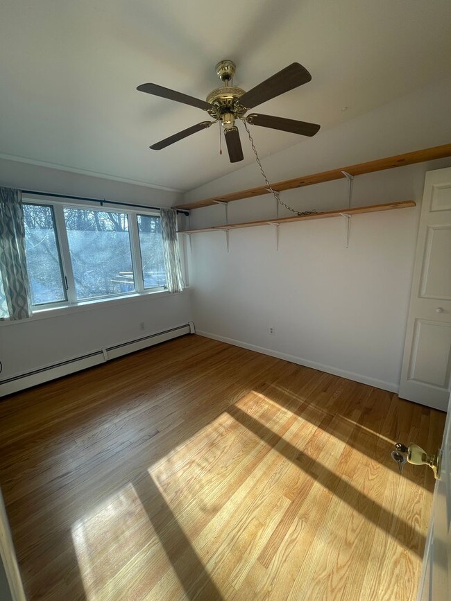 Building Photo - 4 Bed / 2 Bath Home Near Virginia Park | Flexible Move-in Date