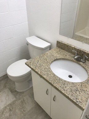 Building Photo - 1 Bedroom Apartment - Available August 10th