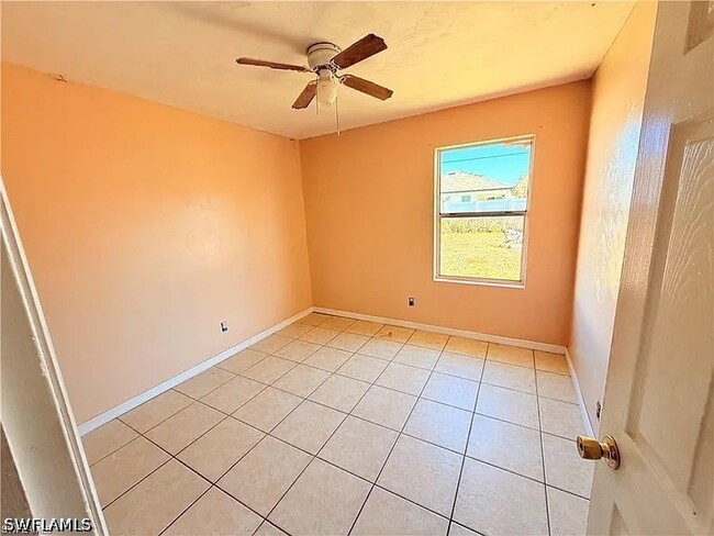 Building Photo - 419 NE 16th Pl