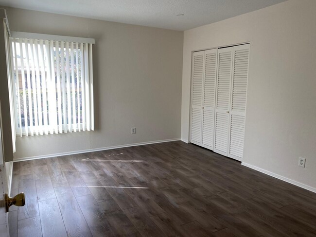 Building Photo - 258 Balfour Dr