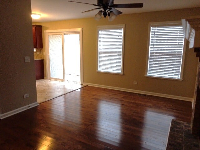 Building Photo - 2201 Oak Leaf Ln
