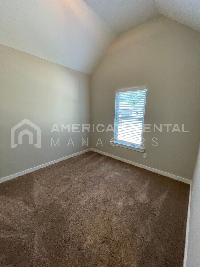 Building Photo - 298 Shiloh Creek Dr