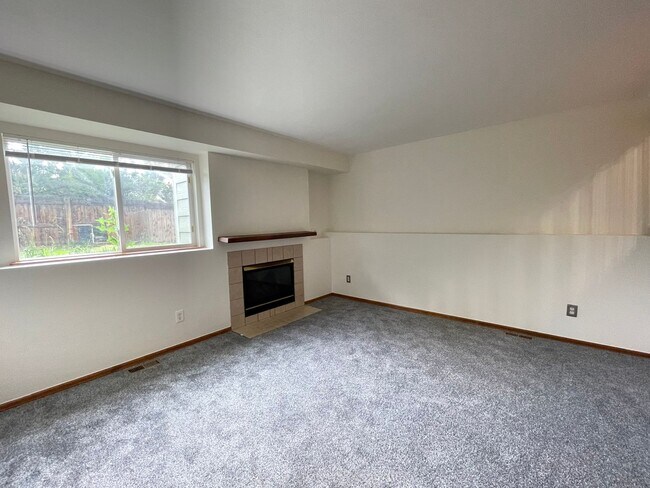 Building Photo - Lovely 3 Bed/2 Bath in Westminster! Available June