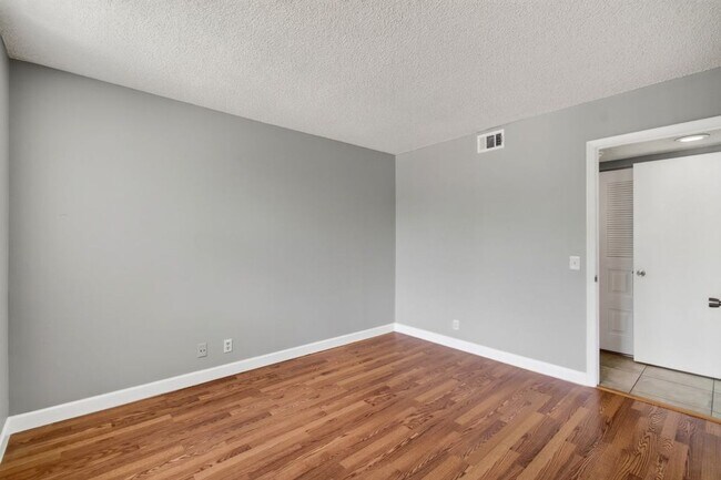Building Photo - TWO BEDROOM TWO BATHROOM!! WATERFRONT COMMUNITY!!