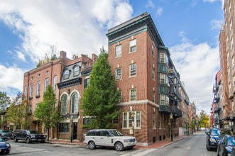 Building Photo - 16 River St