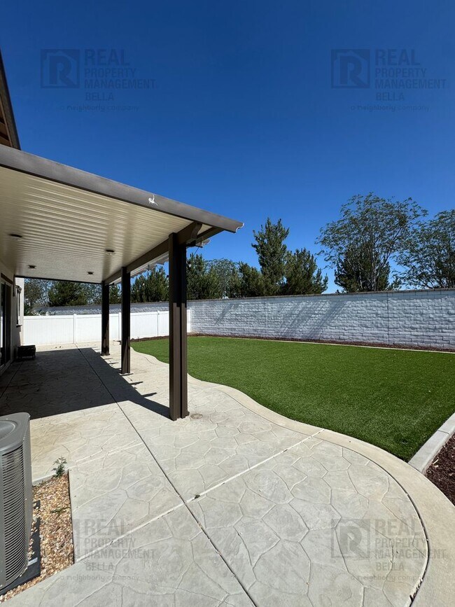 Building Photo - Spacious Menifee Home with Open Floor Plan, Walk-In Closets & Covered Patio