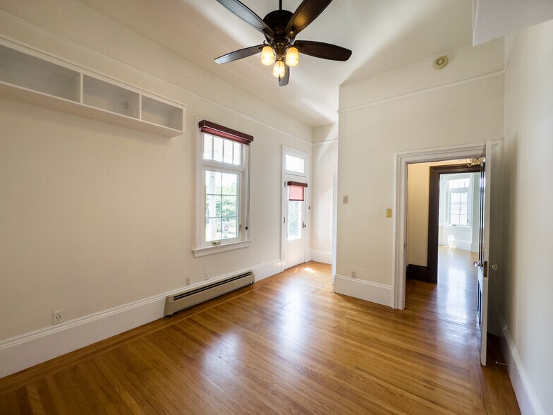 Building Photo - 1937 Russell St