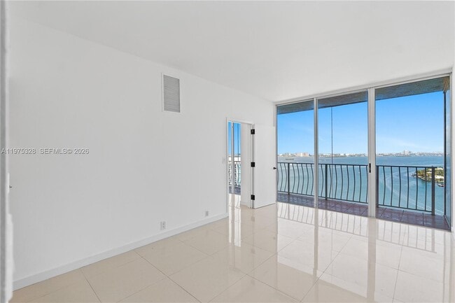 Building Photo - 7601 E Treasure Dr