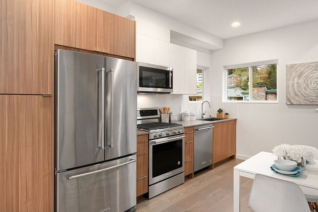Building Photo - Stylish, Bright and Efficient 2 bed 1.75 B...