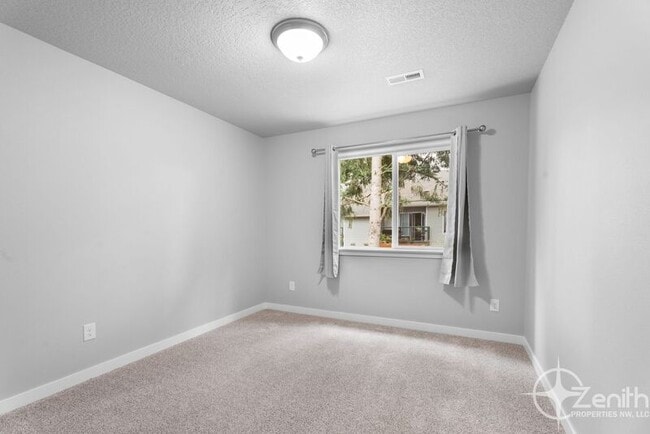 Building Photo - 4712 NE 37th Ct