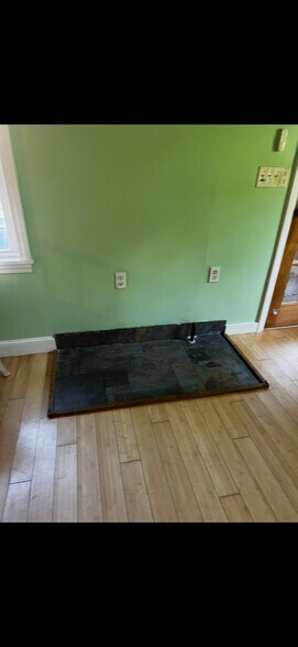 Building Photo - 15 Corwin St