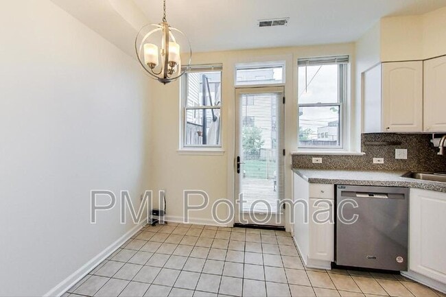 Building Photo - 1749 L St NE