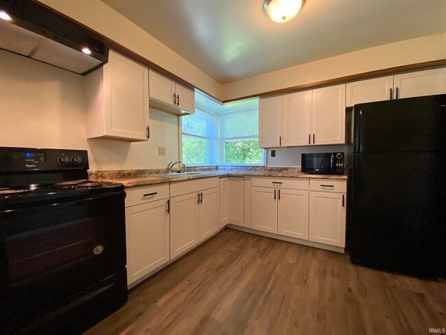 Building Photo - 2415 E 4th St