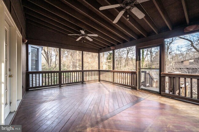 Building Photo - 8815 Surrey Ct