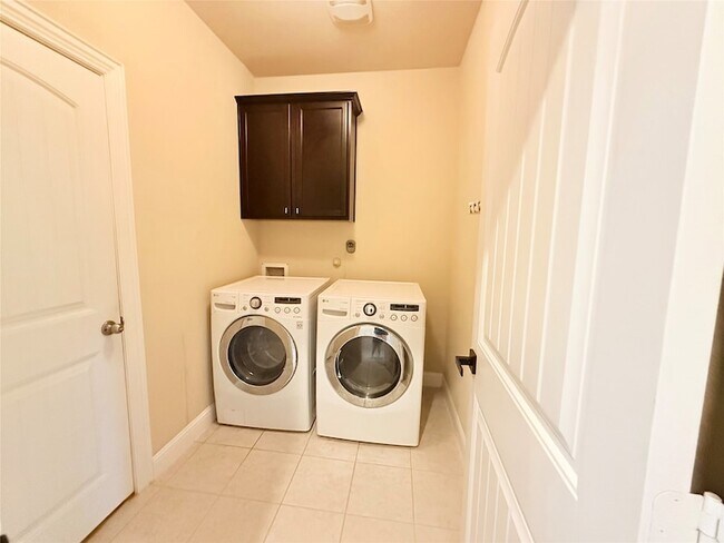 Building Photo - 5713 Zinnia Dr