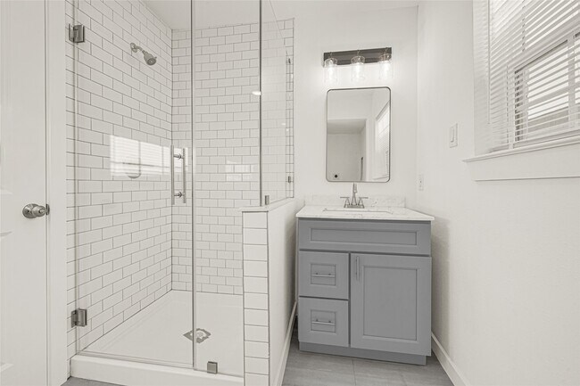 Building Photo - 6620 Lawndale St