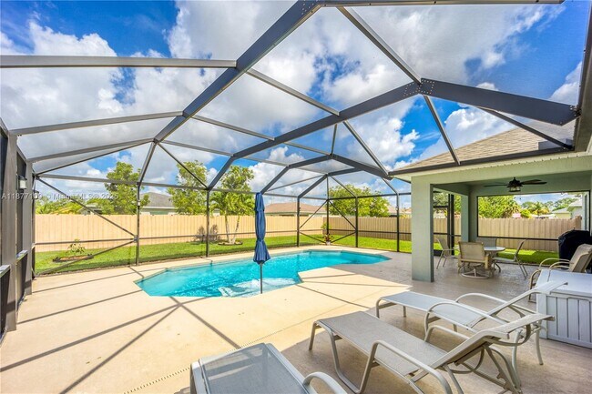 Building Photo - 3158 SW Centamino St