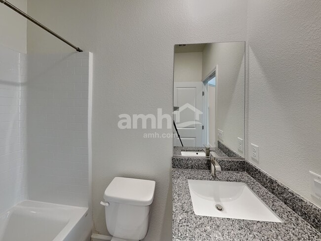 Building Photo - 696 N Water St