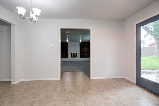 Building Photo - 1707 Ridgemont Cir