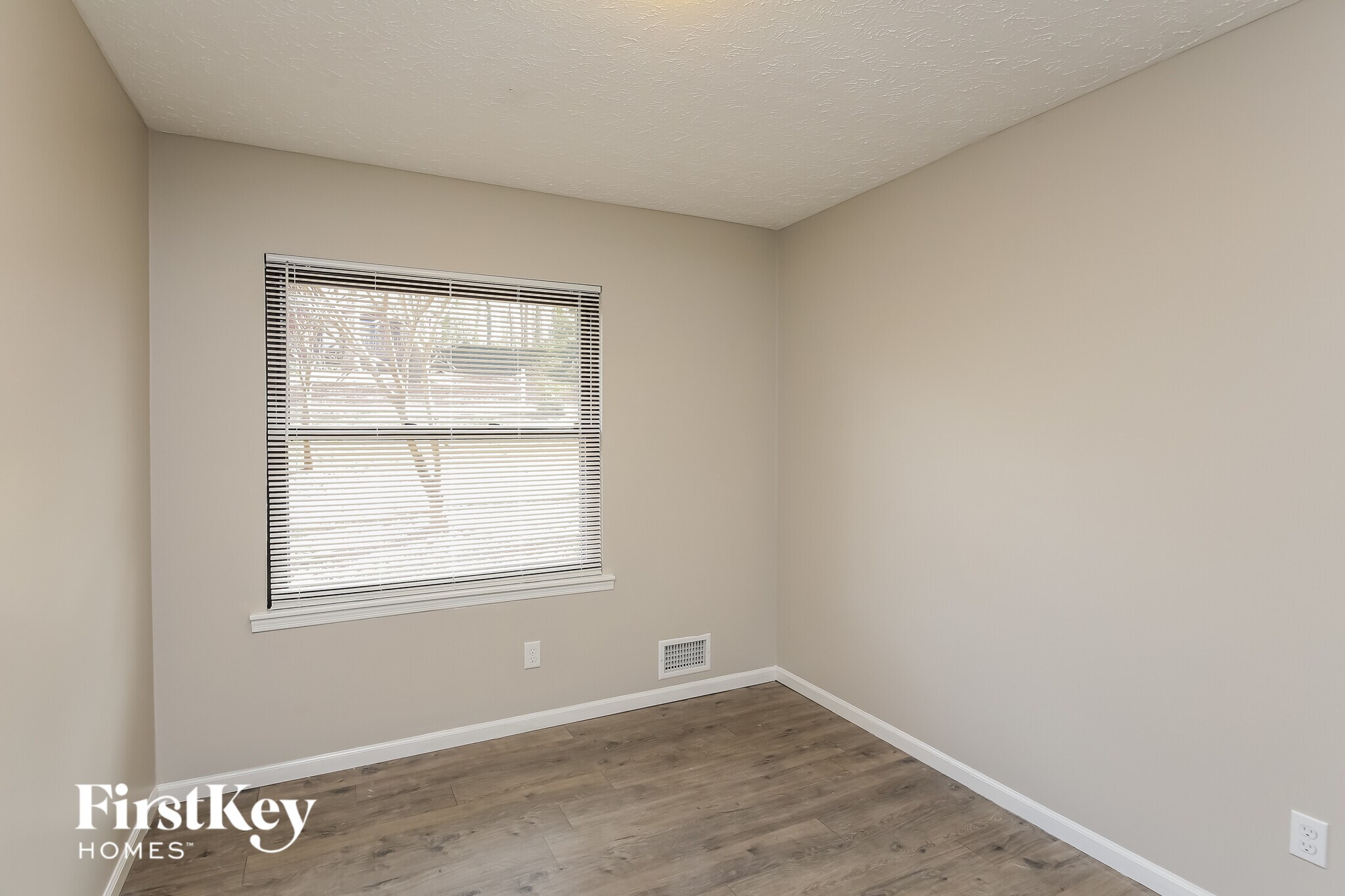 Building Photo - 432 Shady Ln Cir