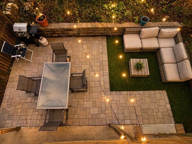 Building Photo - 61 Wordsworth St