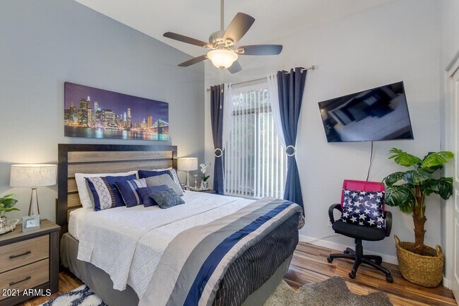 Building Photo - 3922 E Carson Rd