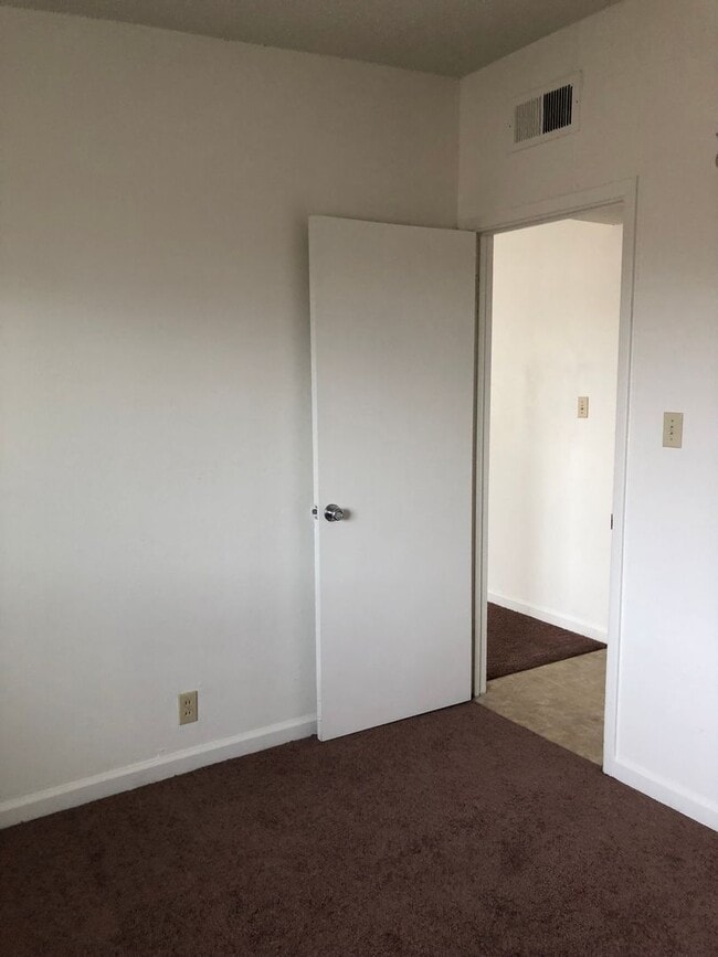 Building Photo - COMING SOON! Charming 2 Bed 1 Bath Apartme...