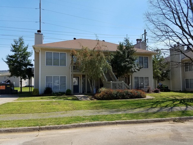 Building Photo - 2705 Lantern Walk SE