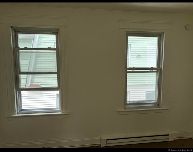 Building Photo - 83 Southview St
