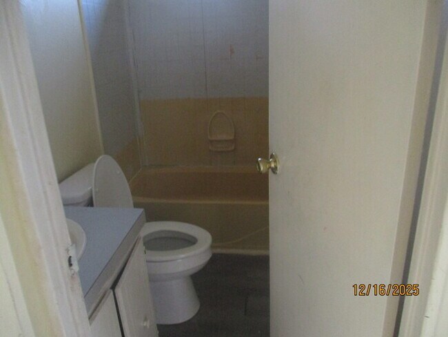 Building Photo - 1045 Canyon Ln