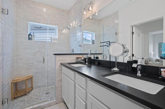 Building Photo - 5806 Sutherlin Rd