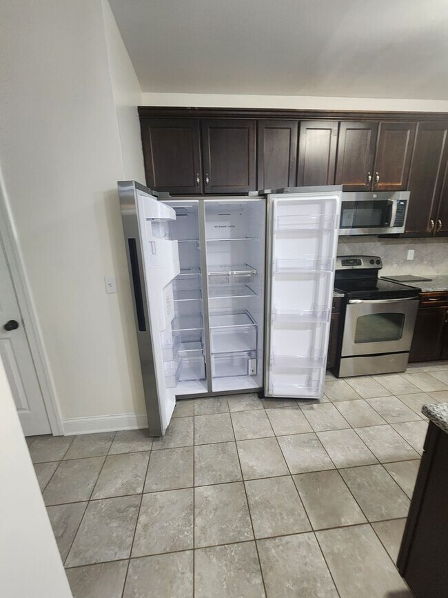 Building Photo - LEXINGTON PLANTATION