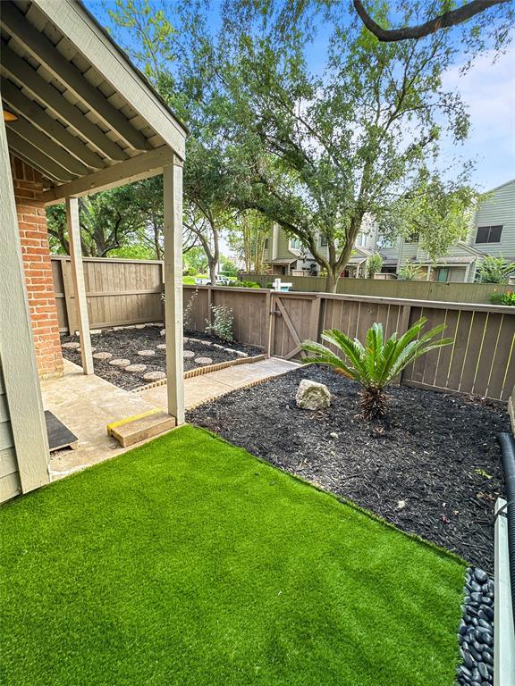 Building Photo - 11731 Lakeside Pl Dr