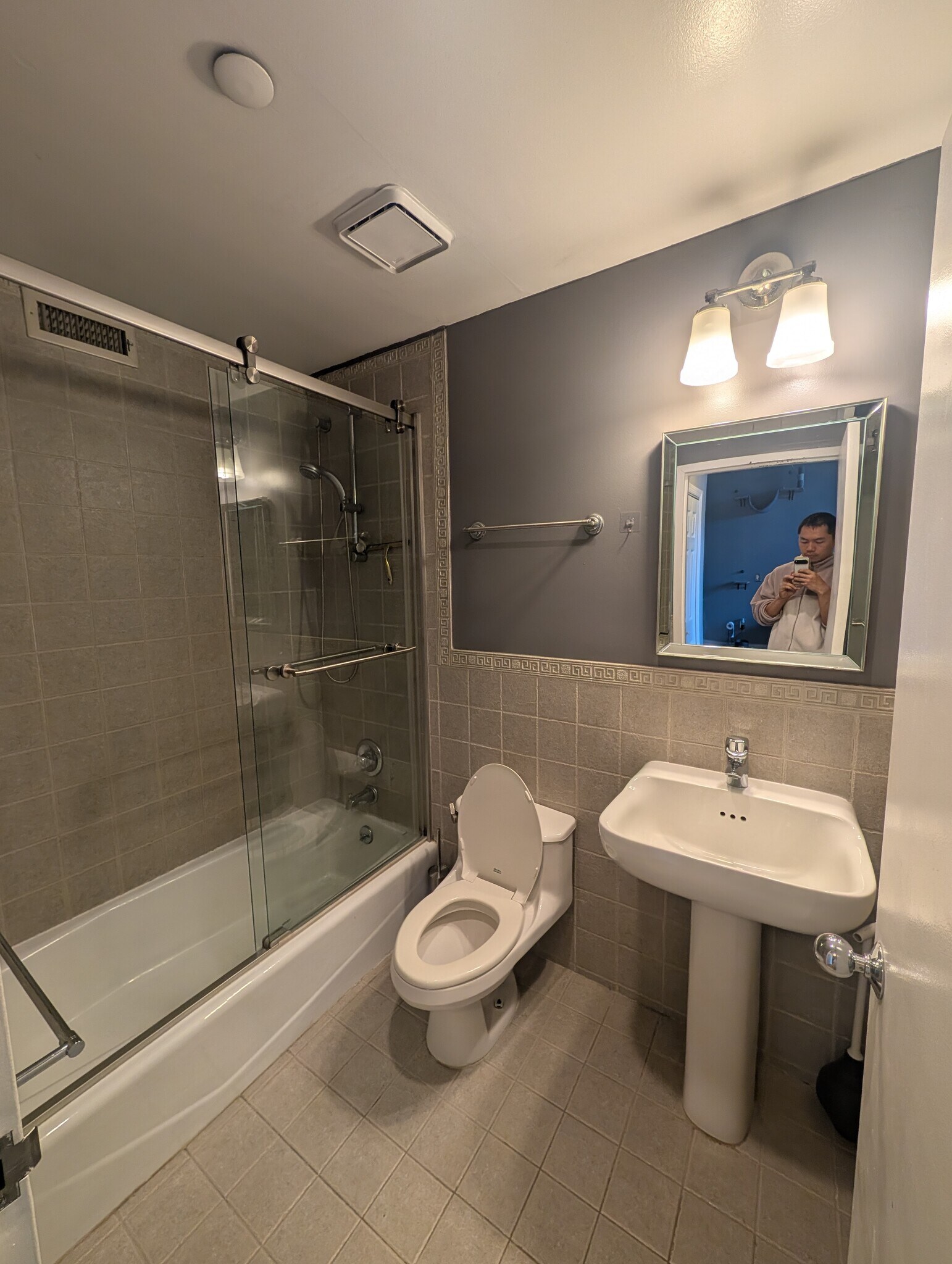 second bathroom - 518 Gregory Ave