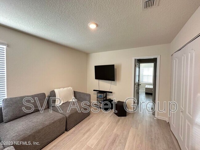 Building Photo - 257 Aralia Ln