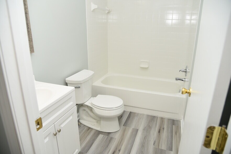 Building Photo - 6731 Sandpiper Ct