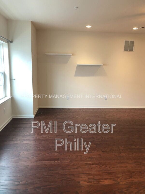 Building Photo - 106 Mercer Ct