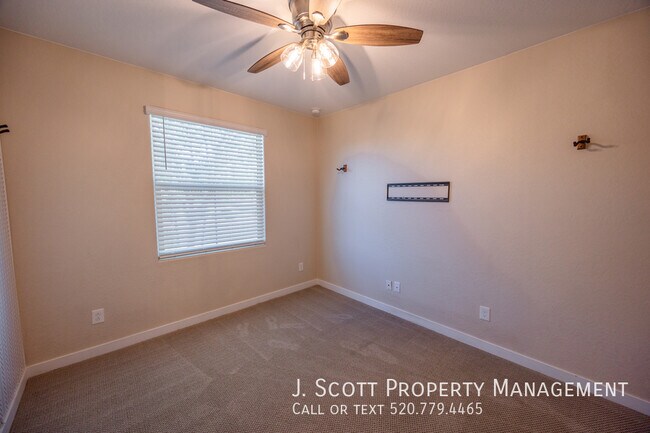 Building Photo - 449 Pinnacle Ridge Dr