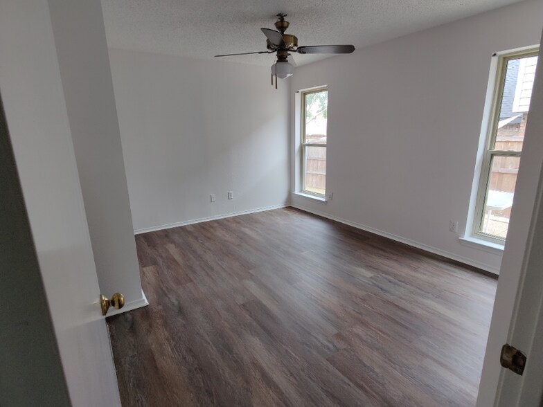 Building Photo - 2833 Monet Pl