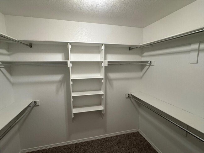 Building Photo - 298 James Dr