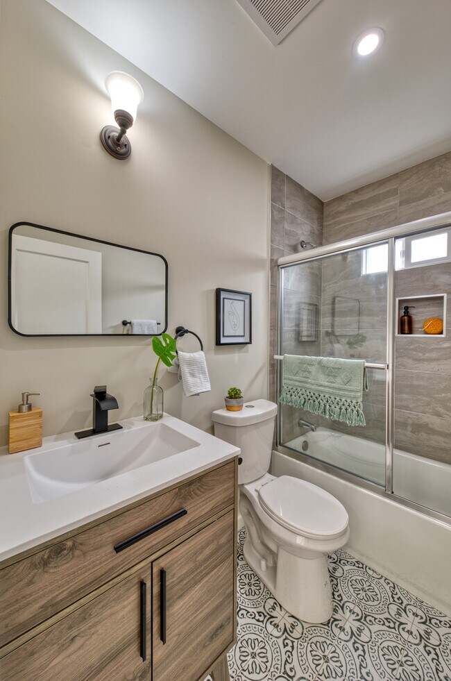 Building Photo - 11114 Ruthelen St