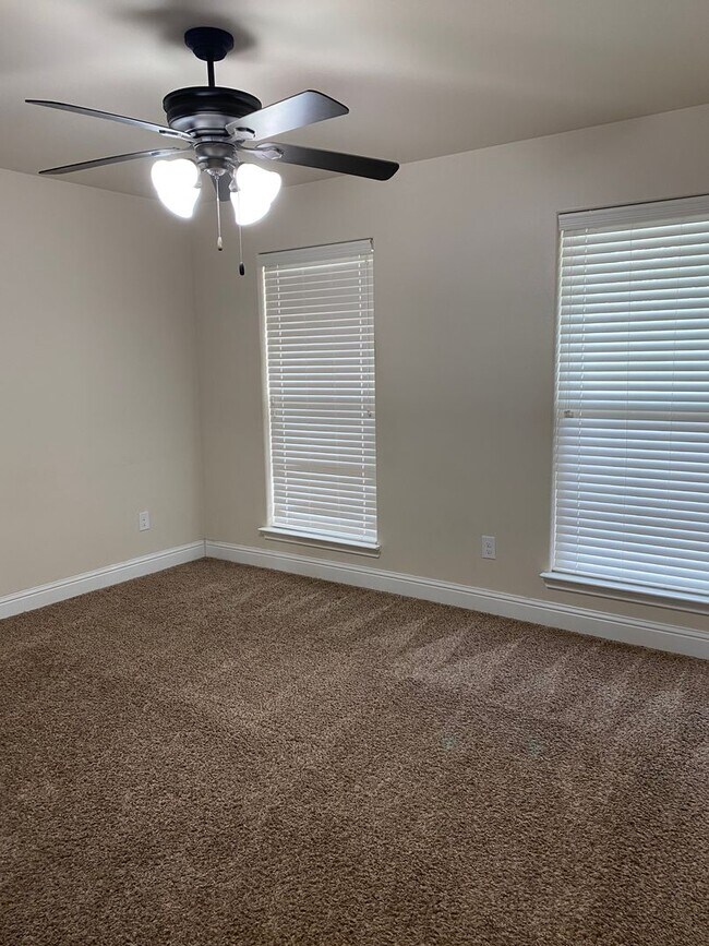 Building Photo - Home in North Park