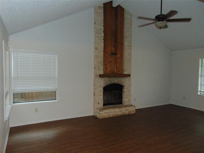 Building Photo - 1617 Gracy Farms Ln
