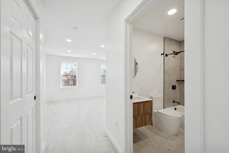 Building Photo - 52 N 51st St