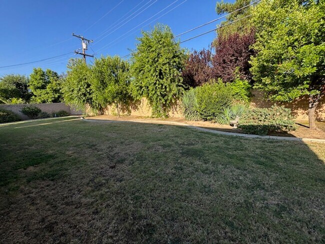 Building Photo - Beautiful 3 Bedroom / 2 Bathroom Home in S...