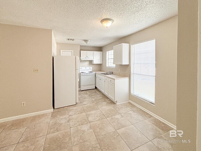 Building Photo - 6415 Schoel Ln