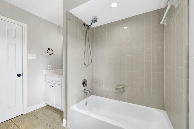 Building Photo - 5914 Shadow Creek Ct