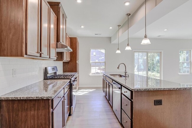 Building Photo - 5 Bedroom Home in Youngsville, right off o...