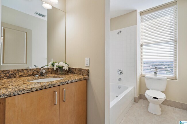 Building Photo - 2024 2nd Ave N