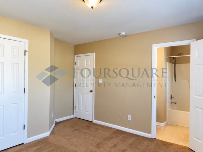 Building Photo - Inviting Townhome with En-Suite Secondary Bedroom, Back Patio & Community Pool – Raleigh Location